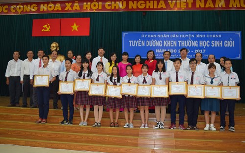 Tuyên dương khen thưởng học sinh giỏi năm học 2016 - 2017